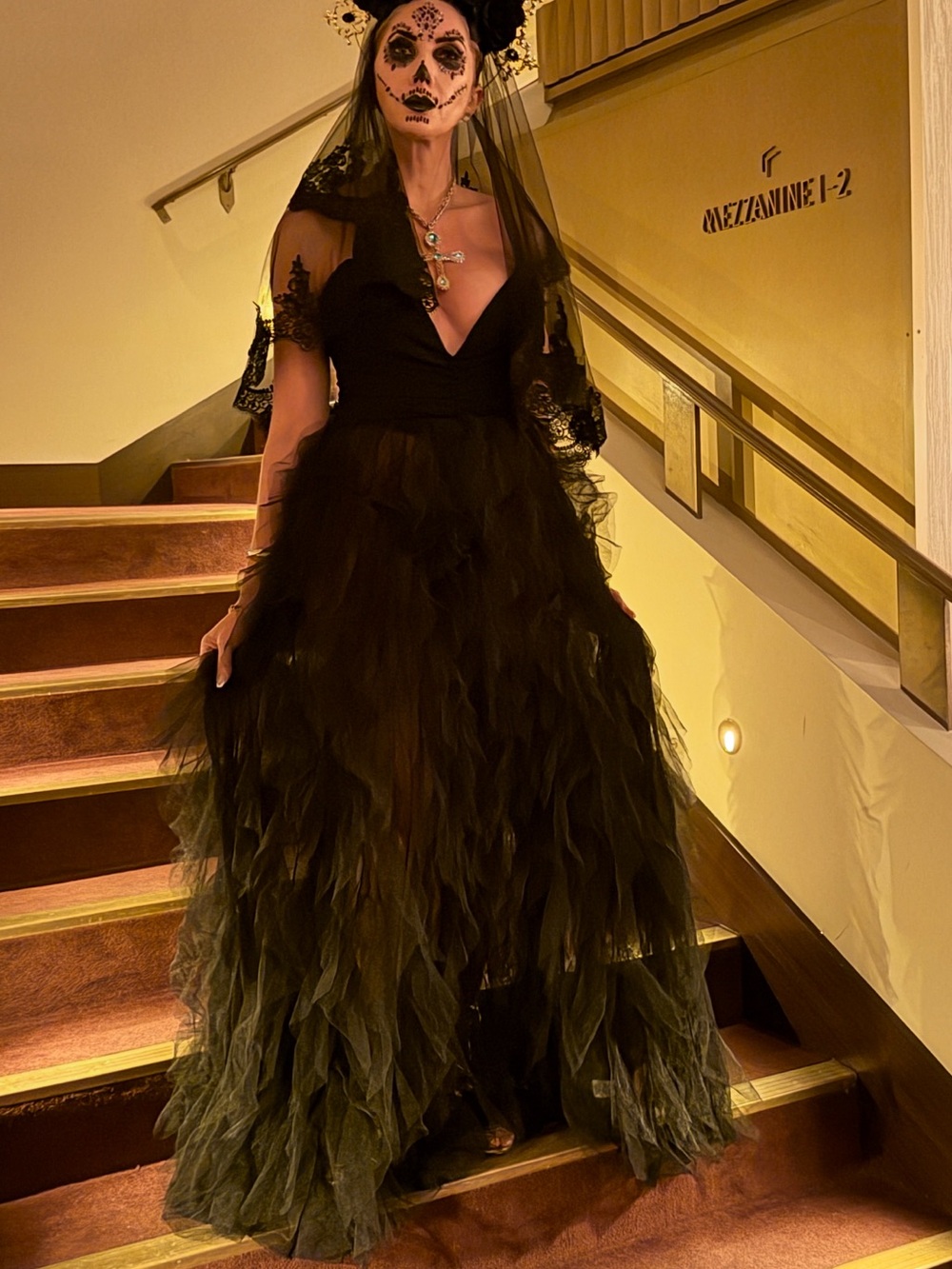 Dias de los Muertos Halloween Costume Dress, Veil, black flowers, and Crown - Picture 1 of 4